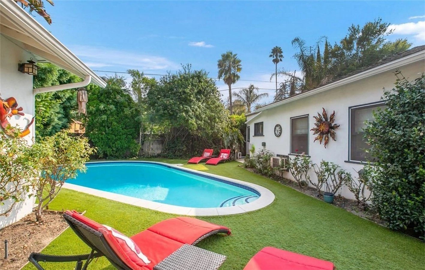 An inside look at the houses owned by Chris Pine - Sheet7