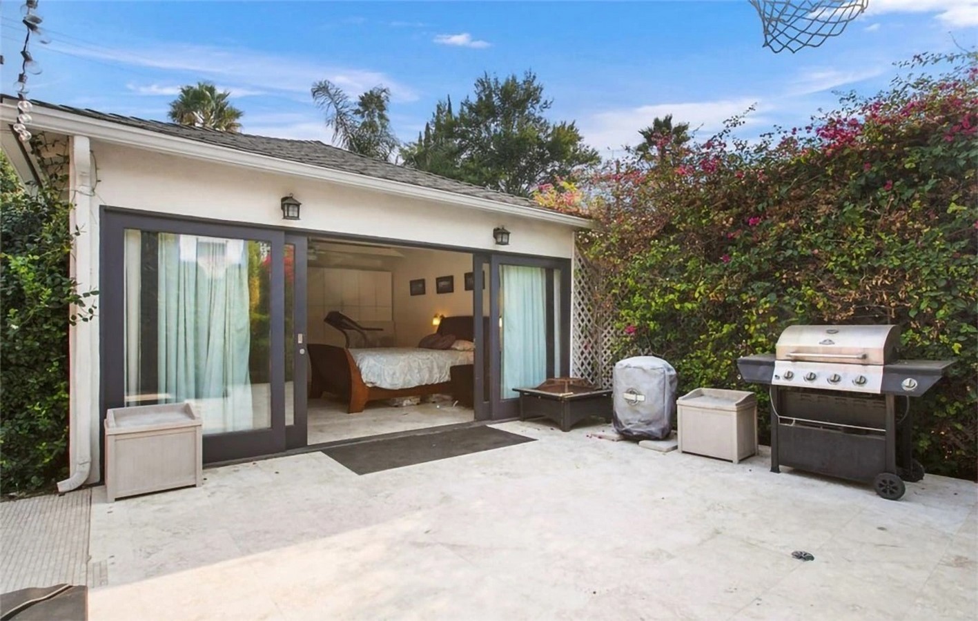 An inside look at the houses owned by Chris Pine - Sheet8
