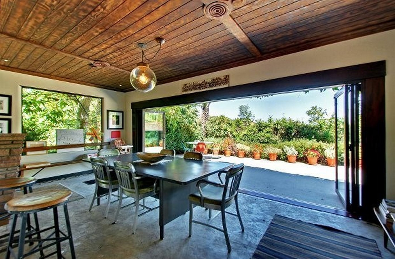 An inside look at the houses owned by Chris Pine - Sheet9