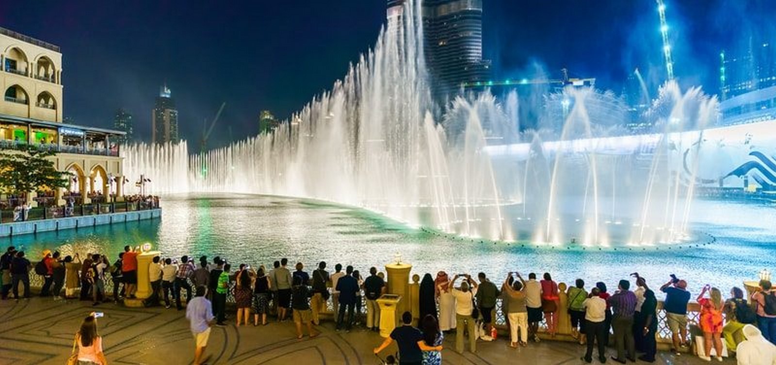 Music as part of public spaces as seen at the musical fountain, Dubai_© Blog.raynatours.com