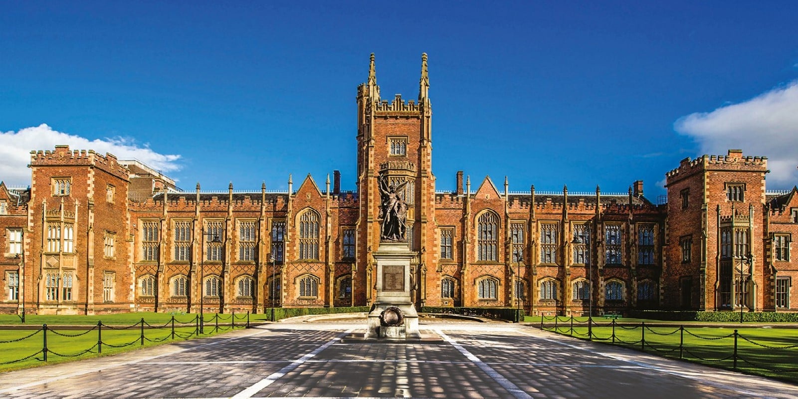Queens university of Belfast_l©inkedin.com