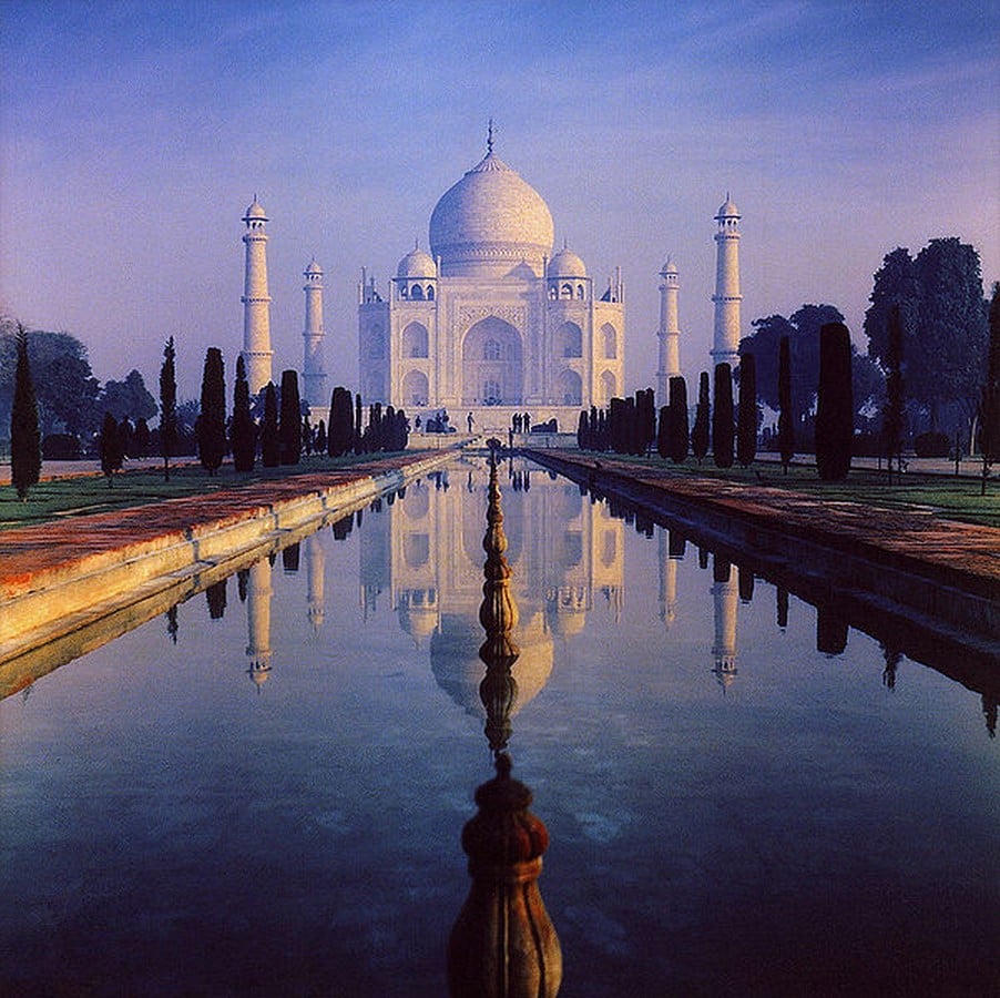Frontage of Taj Mahal _© Arch daily