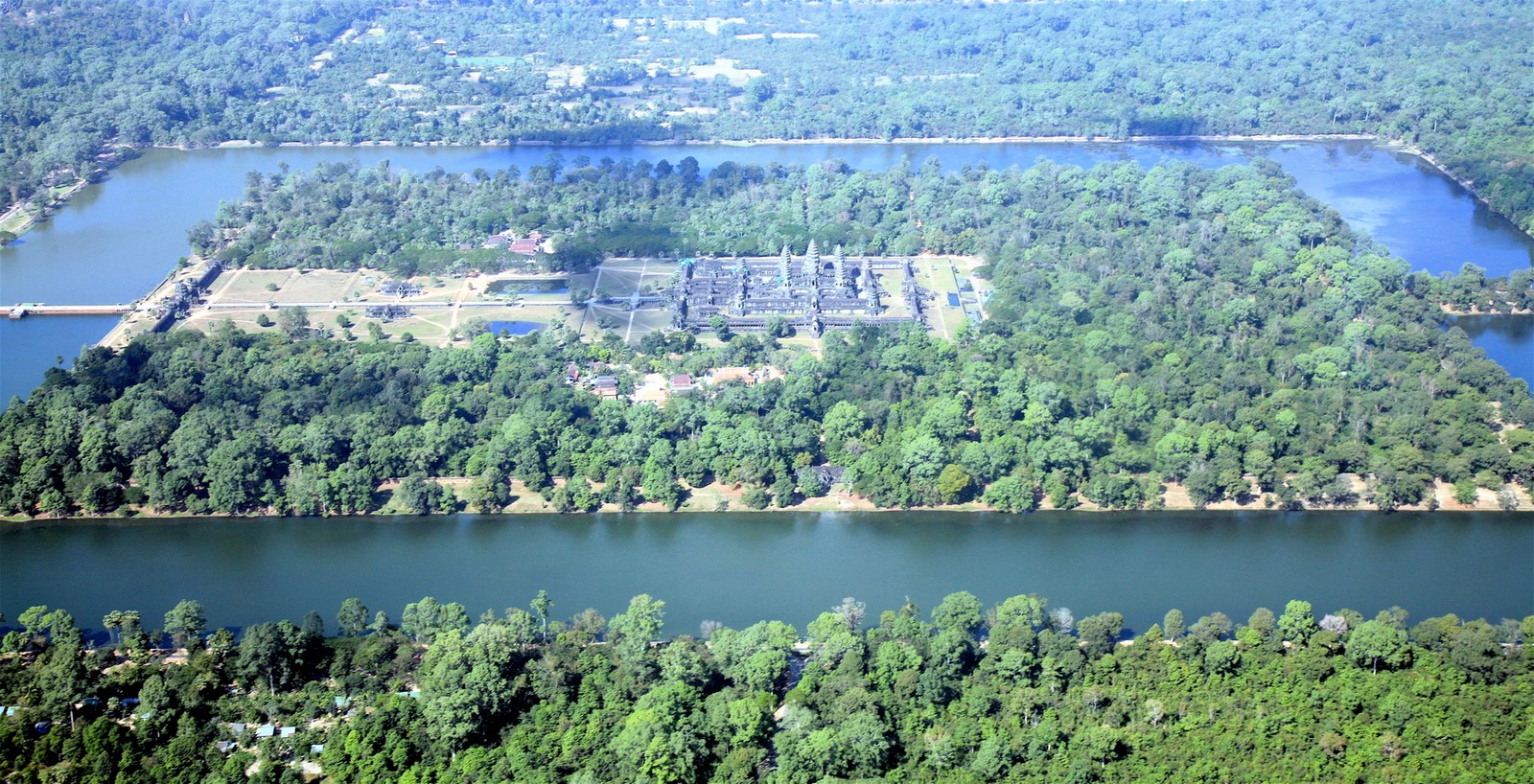 Angkor Wat – Moat surrounding the temple _©Arch daily