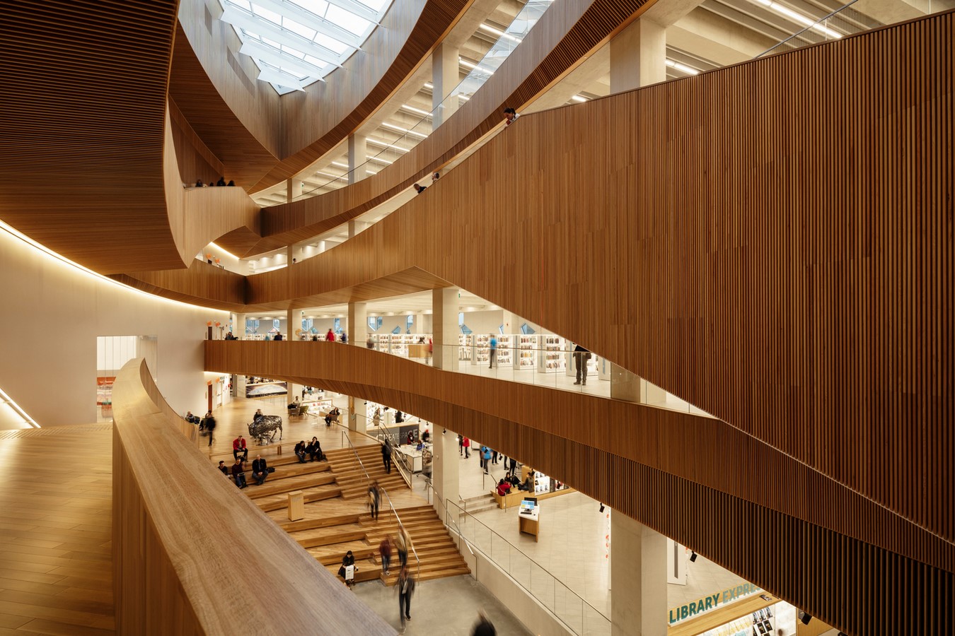 Use of wood in the central atrium_©Snøhetta