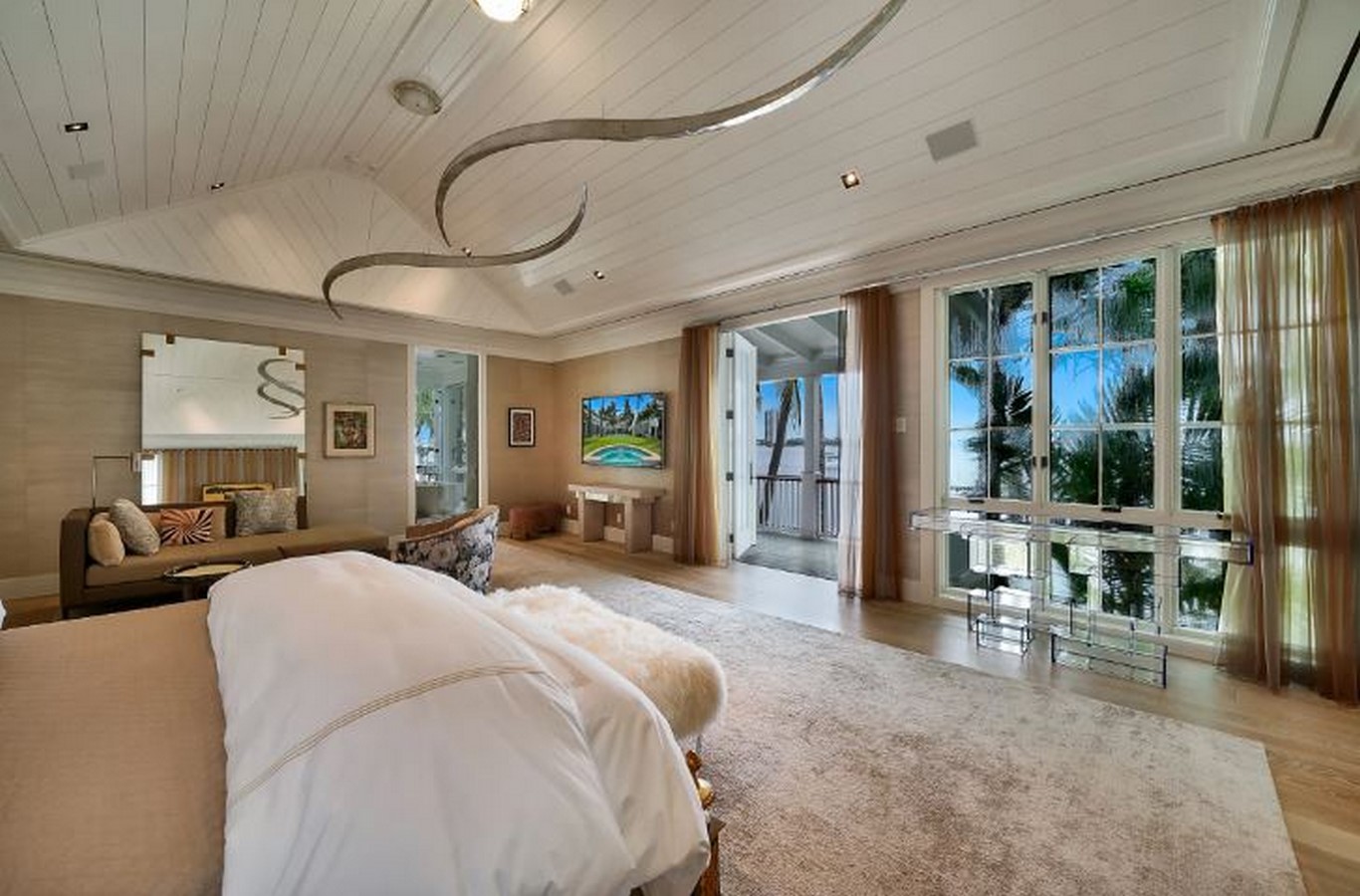 An inside look at all the houses owned by Sylvester Stallone -Sheet10