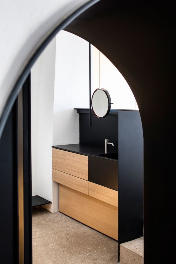 Black and white color palette of interiors_©Amit Geron