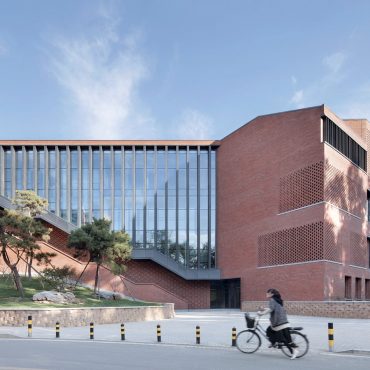 Sneak Peek into the campus of Tsinghua University China - RTF