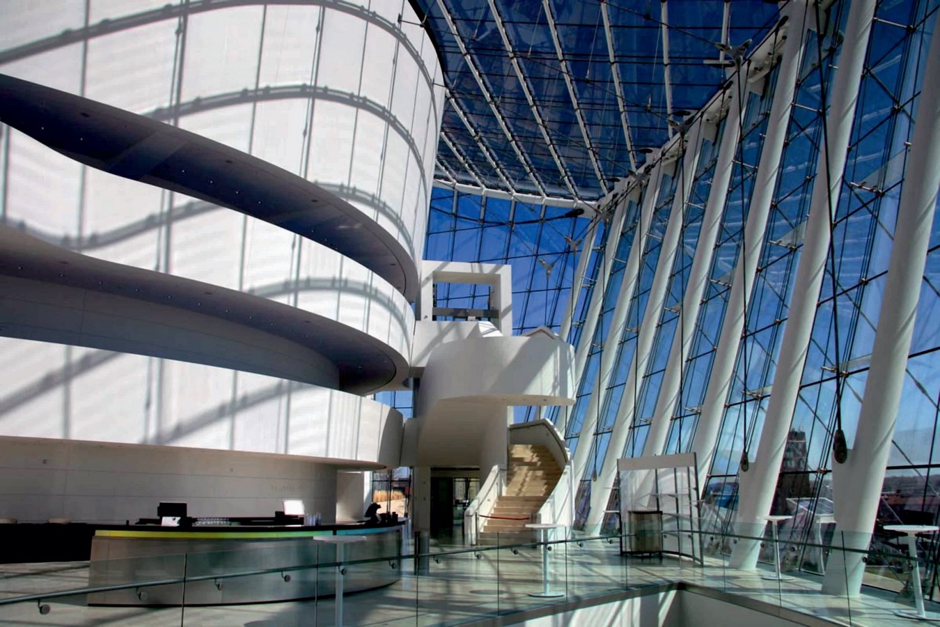 The lights reflect through the glass-like enclosure to form an ever-changing chandelier-like surface_©aasarchitecture.com