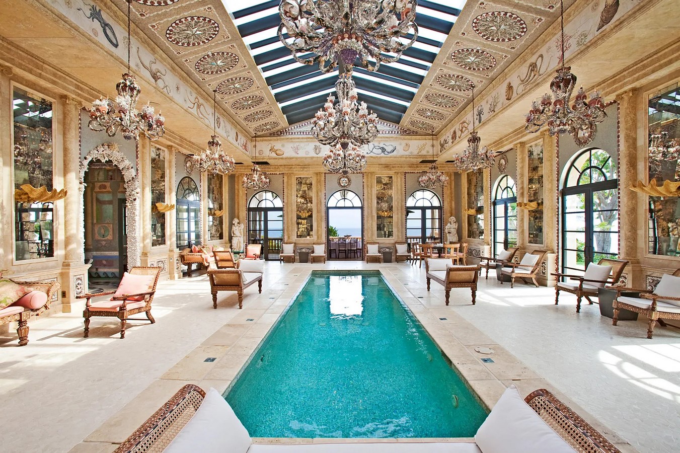 Pool structure at the estate_Ⓒsplash news