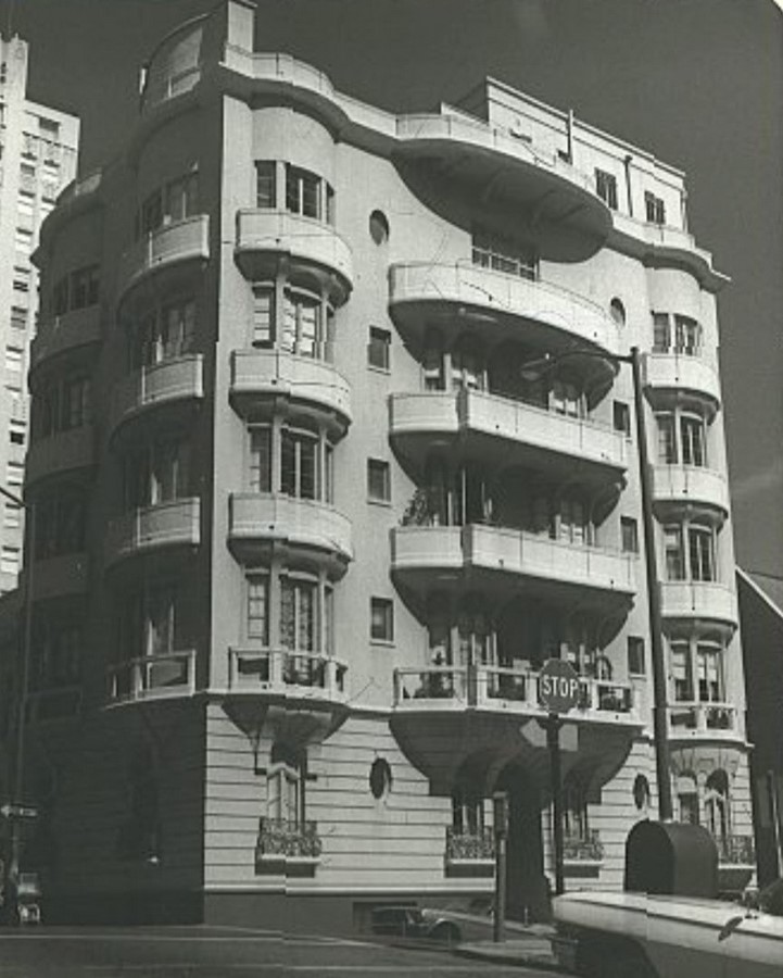 Chambord Apartments during restoration and today, San Francisco_©sfdailyfoto.blogspot.com