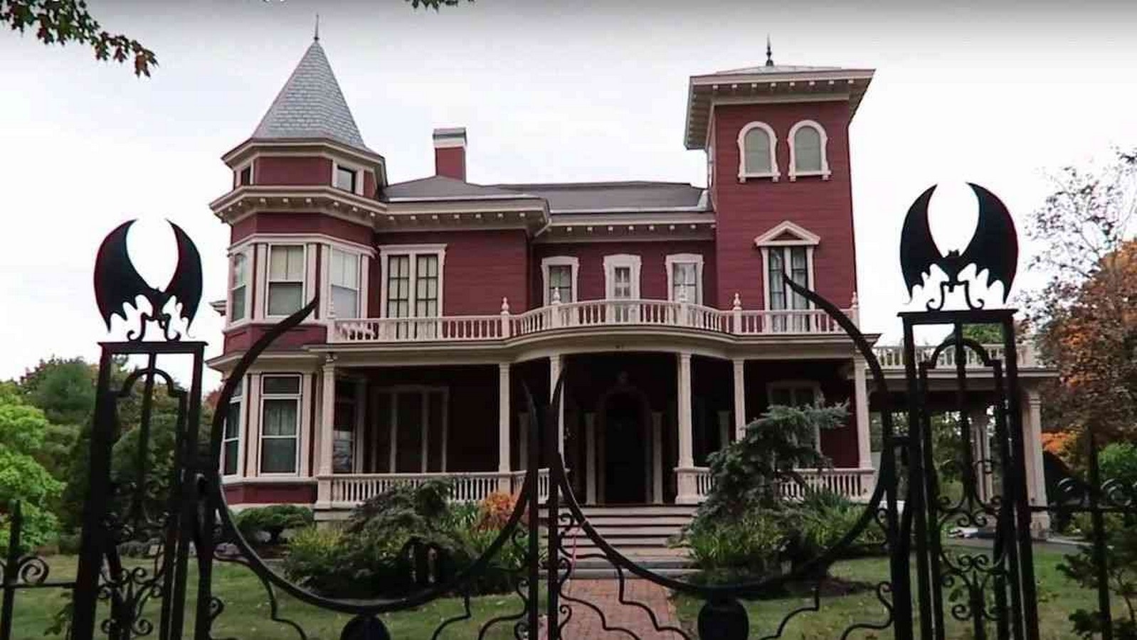 Stephen King House: 10 Facts through Architect's Lens - Sheet2