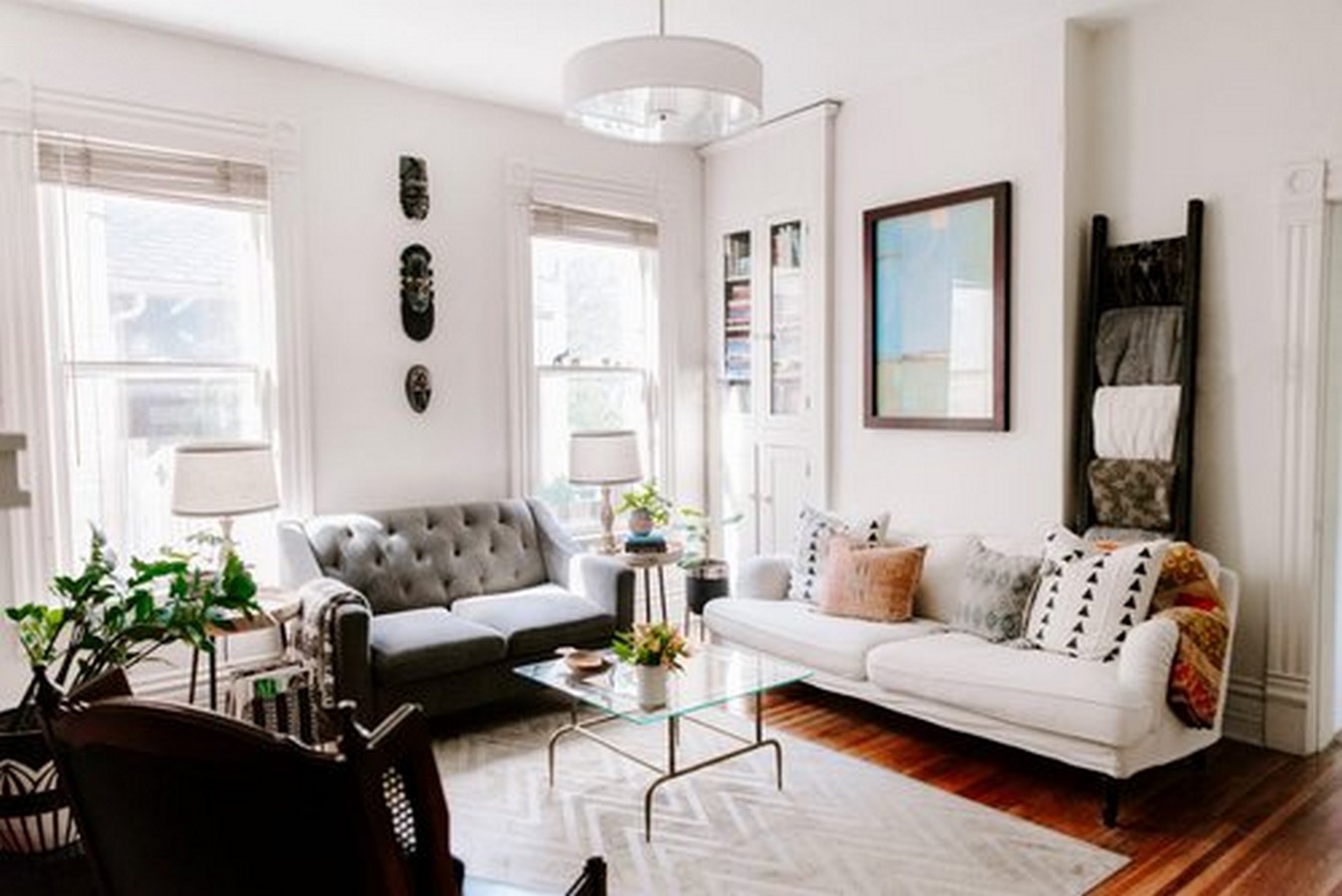 Living room _©images.squarespace-cdn.com/content/v1/605e3362db98b145d68ca431/69446a2b-3c11-4d6a-a9fa-ca3cc5b81cc5/EastGray2019-54-1200x801.jpg?format=500w