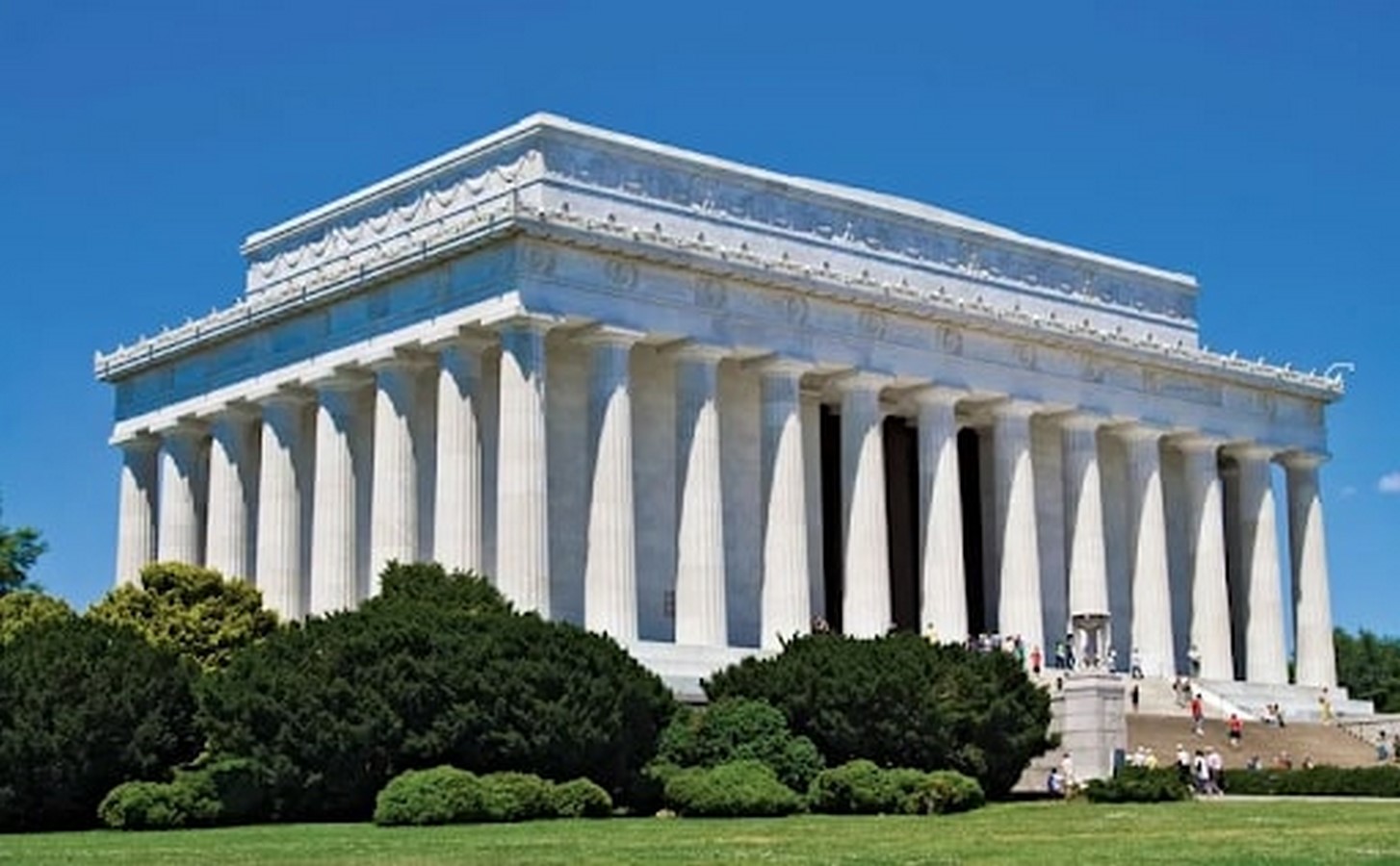 Lincoln Memorial_©Denise Kappa/Shutterstock.com