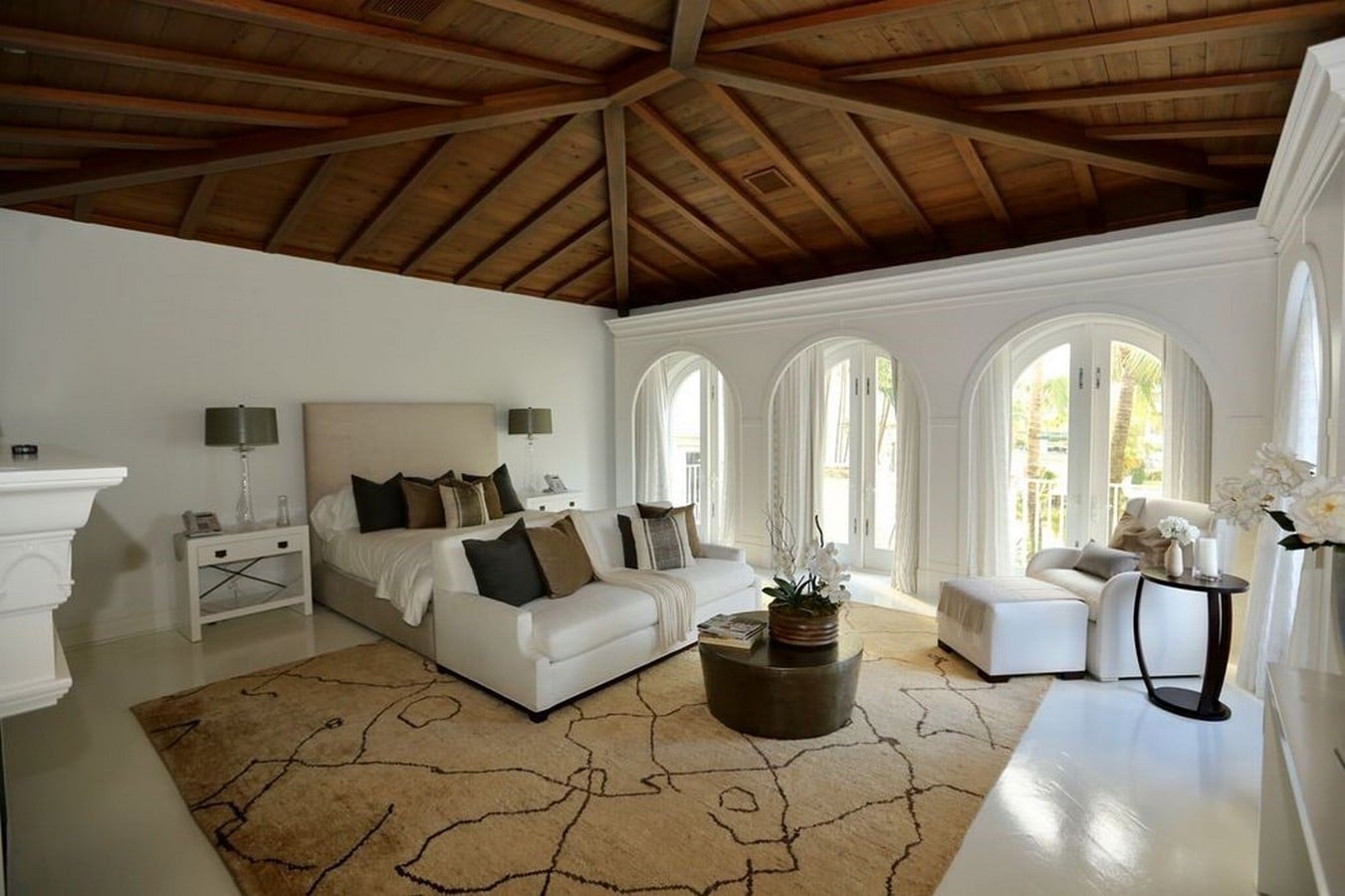 An inside look at all the houses owned by Lenny Kravitz - Sheet12