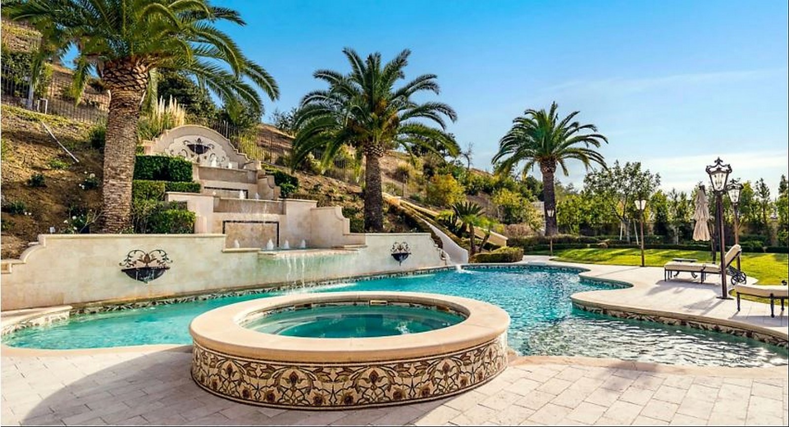 Britney Spears House: 10 Facts through Architect's Lens - Sheet10