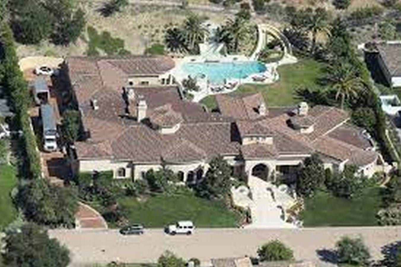 Britney Spears House: 10 Facts through Architect's Lens - Sheet2