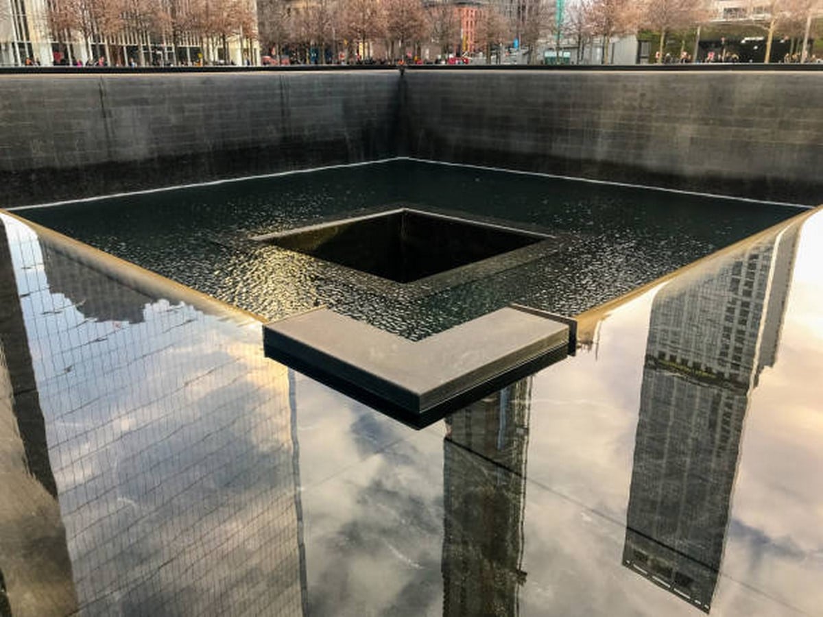 The Voids and the Reflecting pool_©Todamo/istock