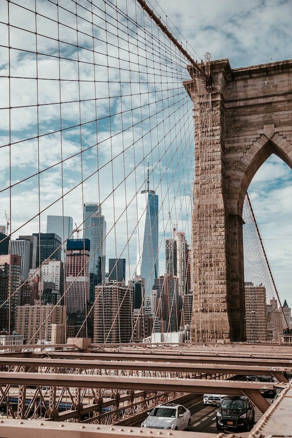 The Tower with Cables_©Arthur Brognoli/Pexels