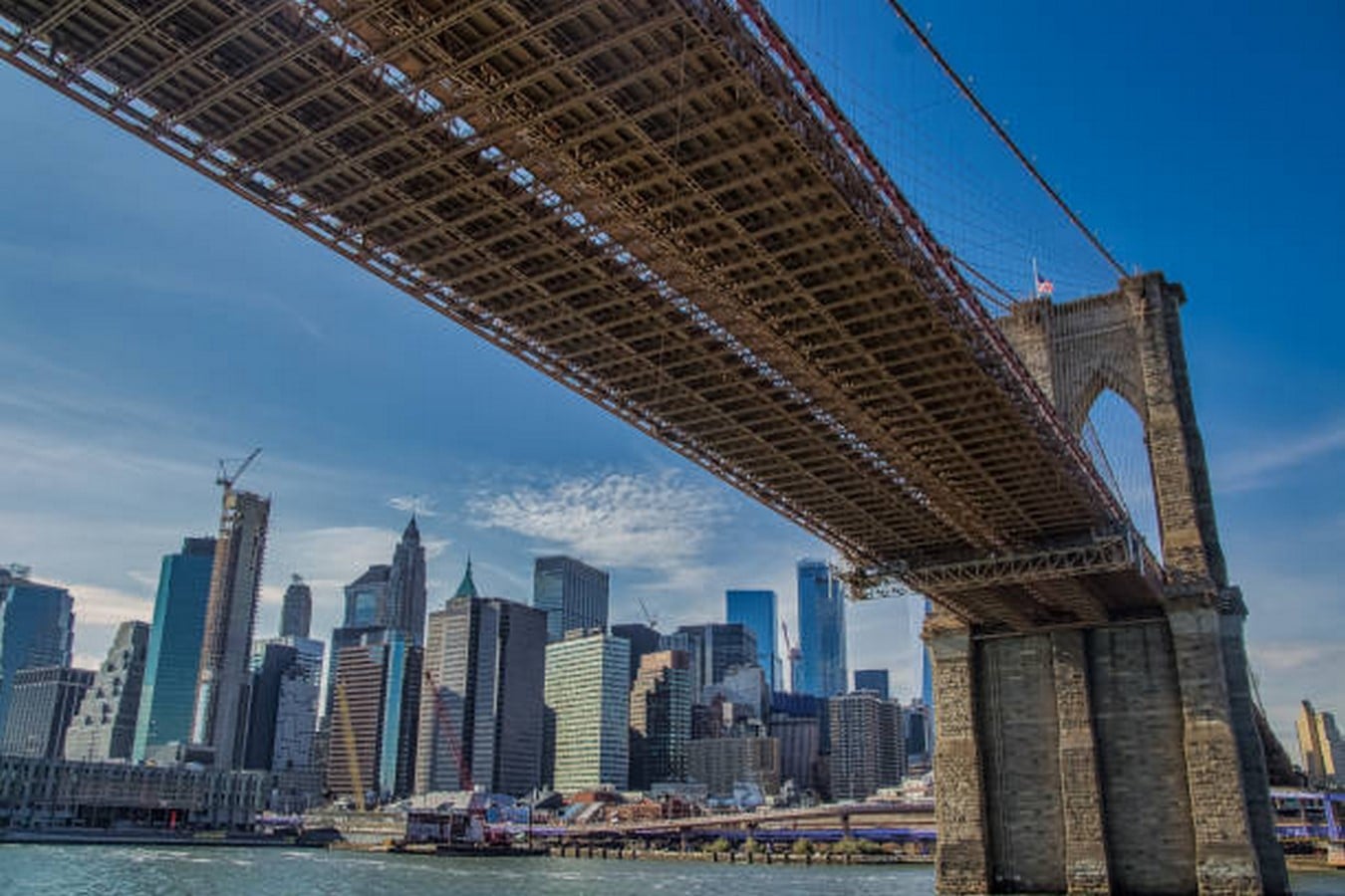 Underside of the bridge_©MANUEL COSSIE BLESA/istock