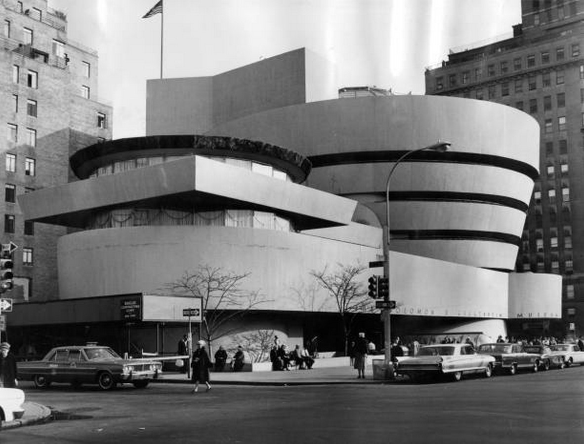 A photo of the facade from 1968_©Fox Photos/Getty