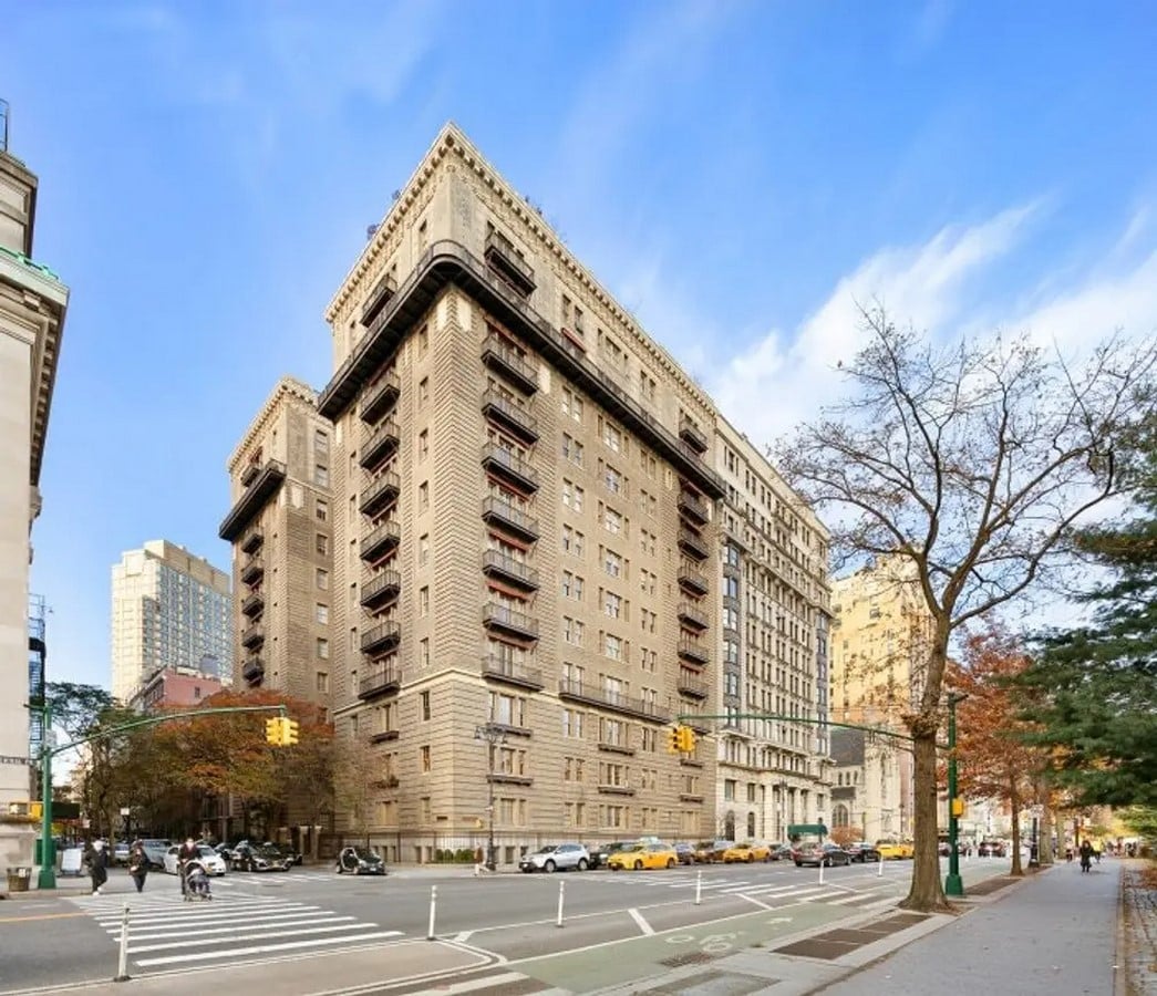 Harperley Hall Apartment, NYC_©https://www.cityrealty.com/nyc/market-insight/features/great-listings/from-madonna-the-weeknd-nyc-homes-super-bowl039s-halftime-show-performers/48902 .