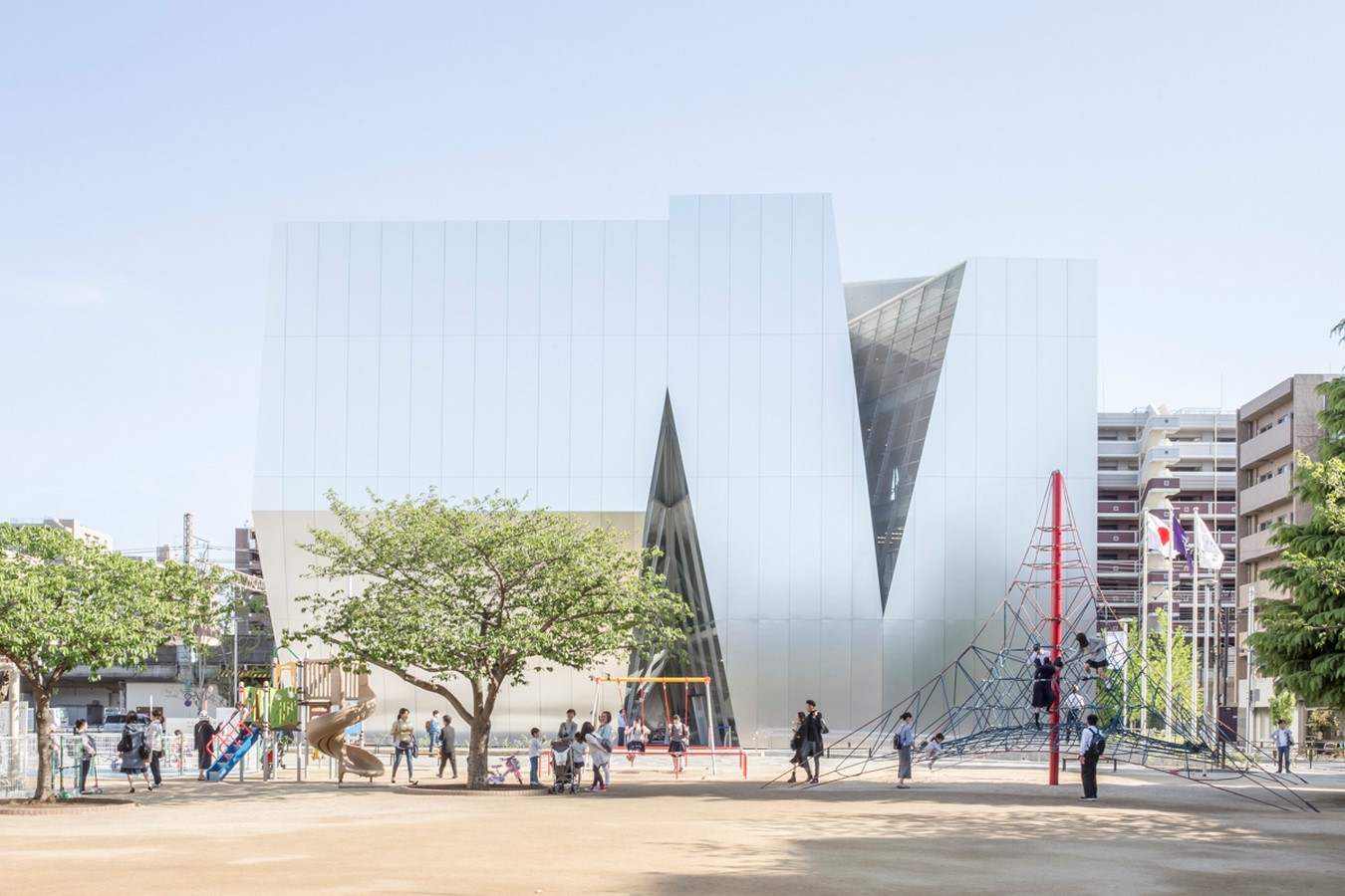 Sumida Museum With Playgrounds_©laurianghinitoiu