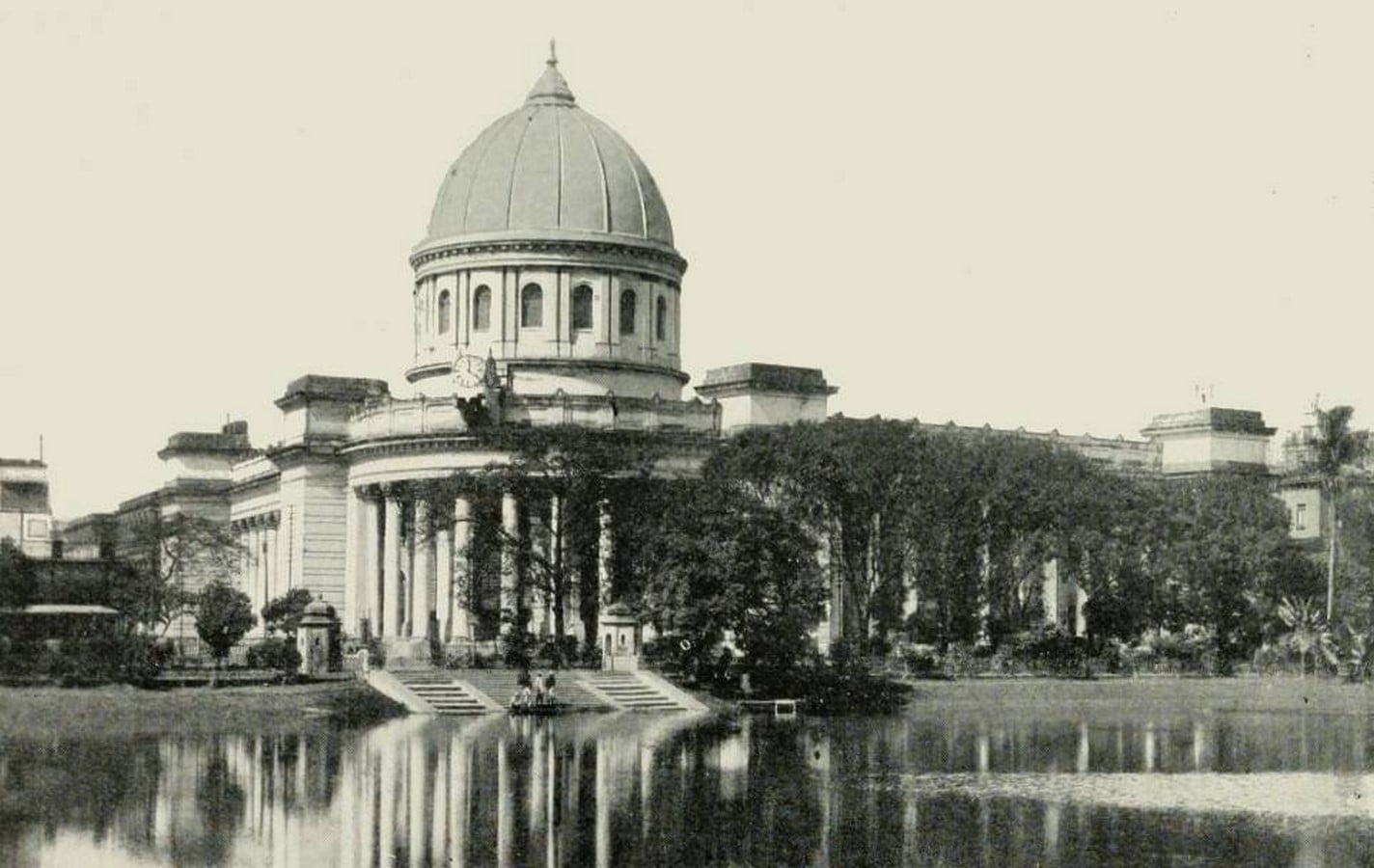 GeneralPostOffice_ An old photo of the GPO _©victorianweb.org