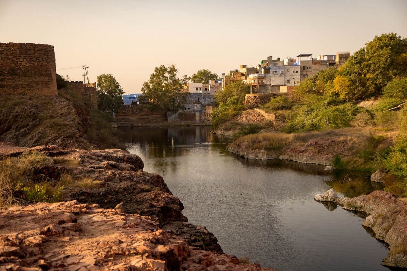 Ranisar Padamsar Lake_©https://www.whereistheworld.ca/places-to-visit-in-jodhpur-in-two-days/