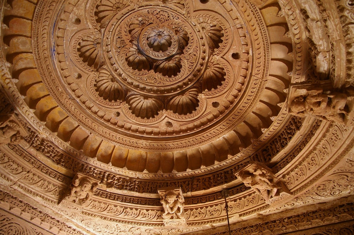Osian Temple_©https://twitter.com/vajrayudha11/status/953472757190230021/photo/3
