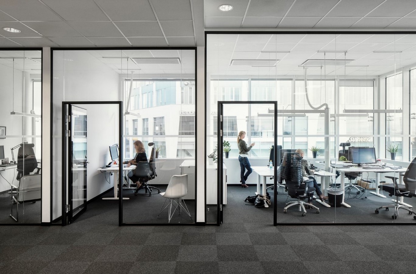 Office _©https://straightforwardarchitects.com/office-projects.html