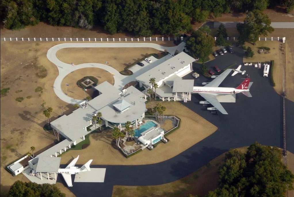 John Travolta House Ocala: 10 Facts through Architect's Lens - Sheet7