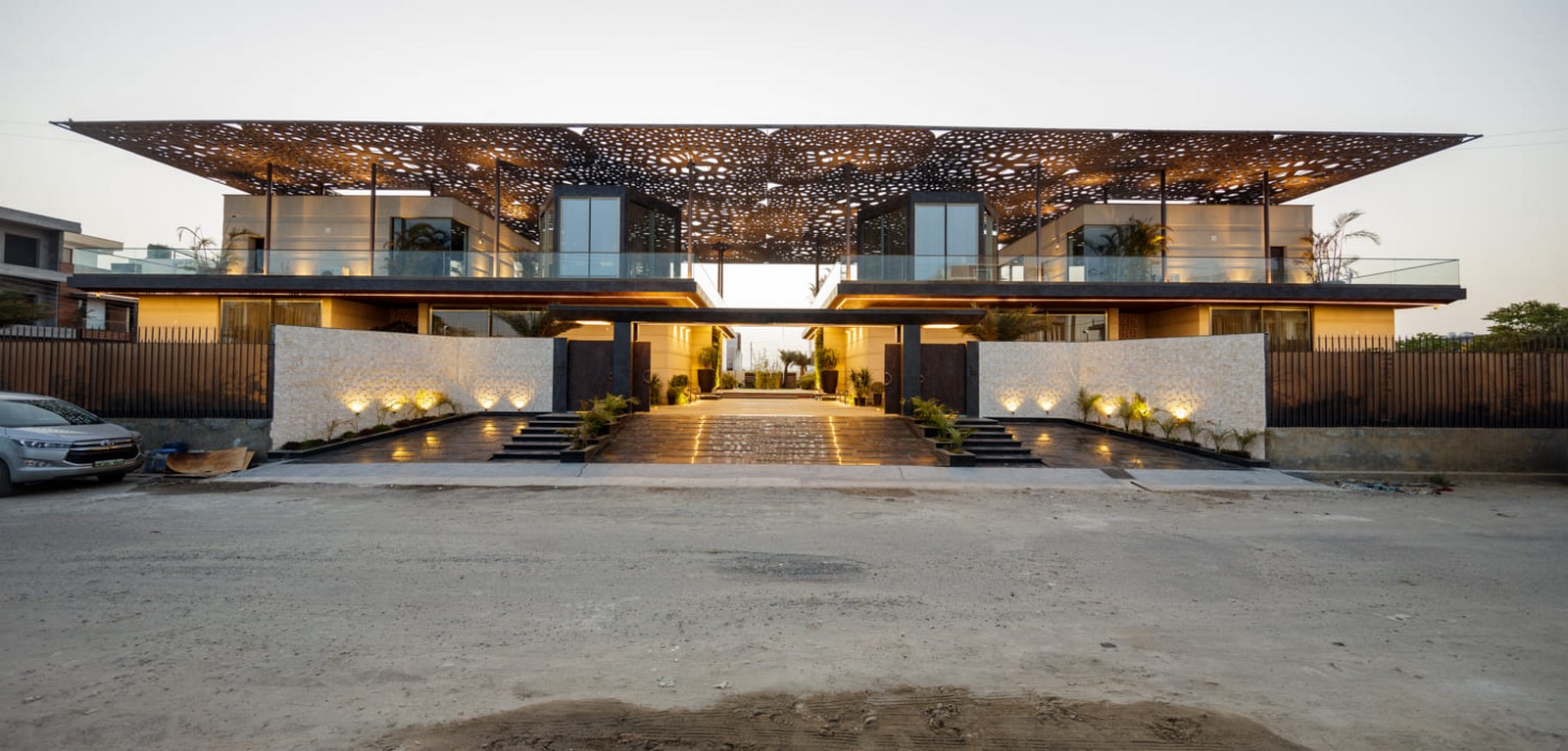 house under shadows_©Andre J Fanthome