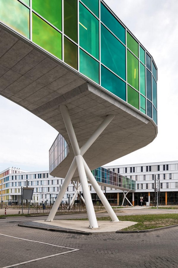 Colorful bridge_©Christiaan de Bruijne