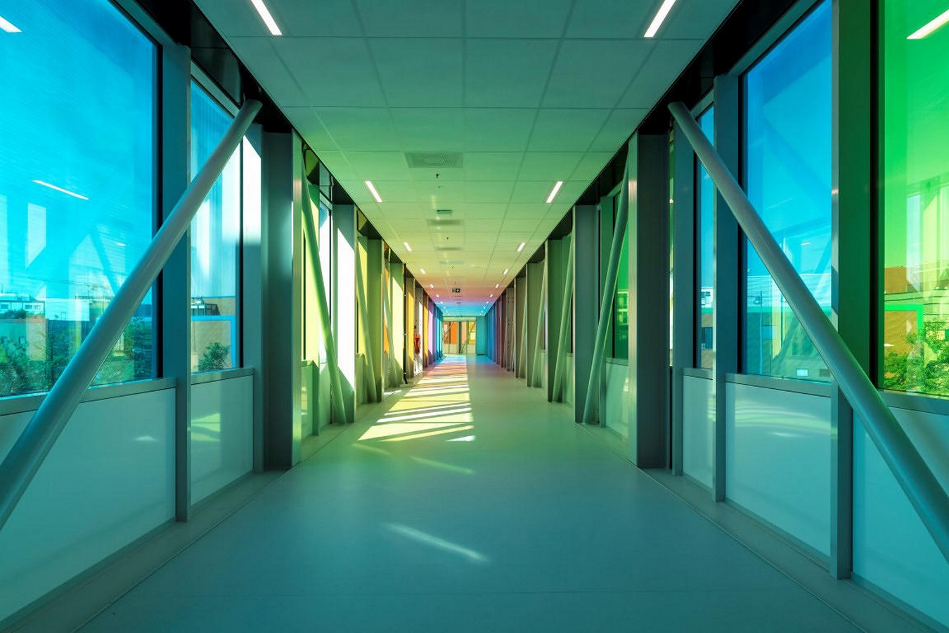 Colorful bridge_©Christiaan de Bruijne