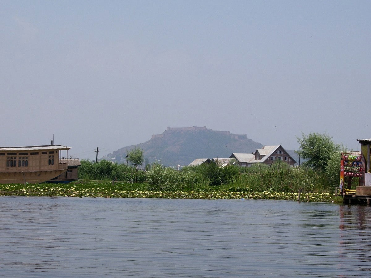 Hari Parbat_©en.wikipedia.org