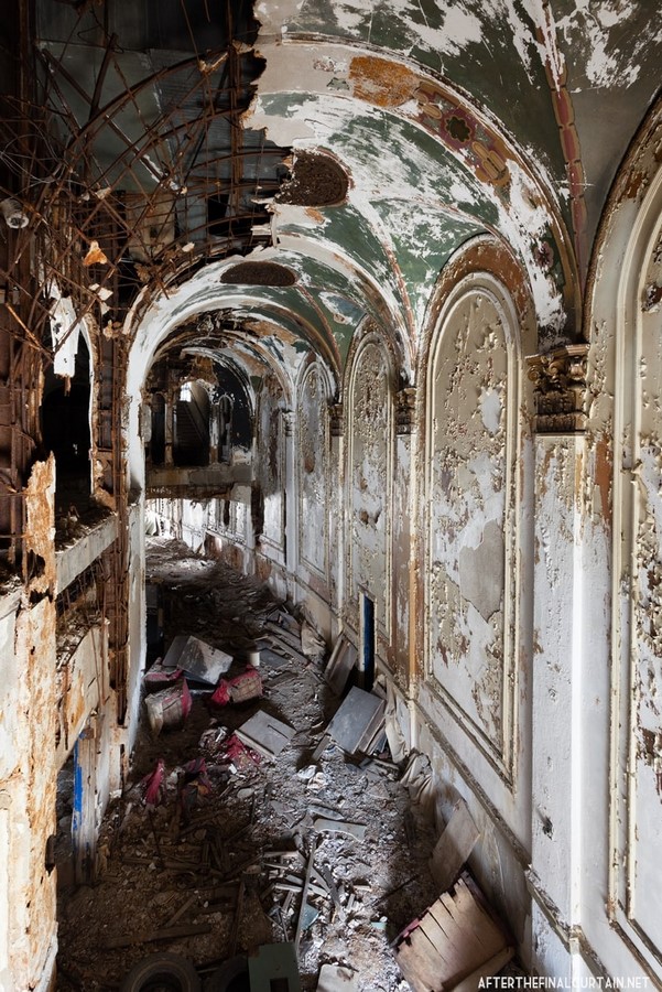 Abandoned Buildings In Detroit: 10 Buildings Every Architect Must See - Sheet5