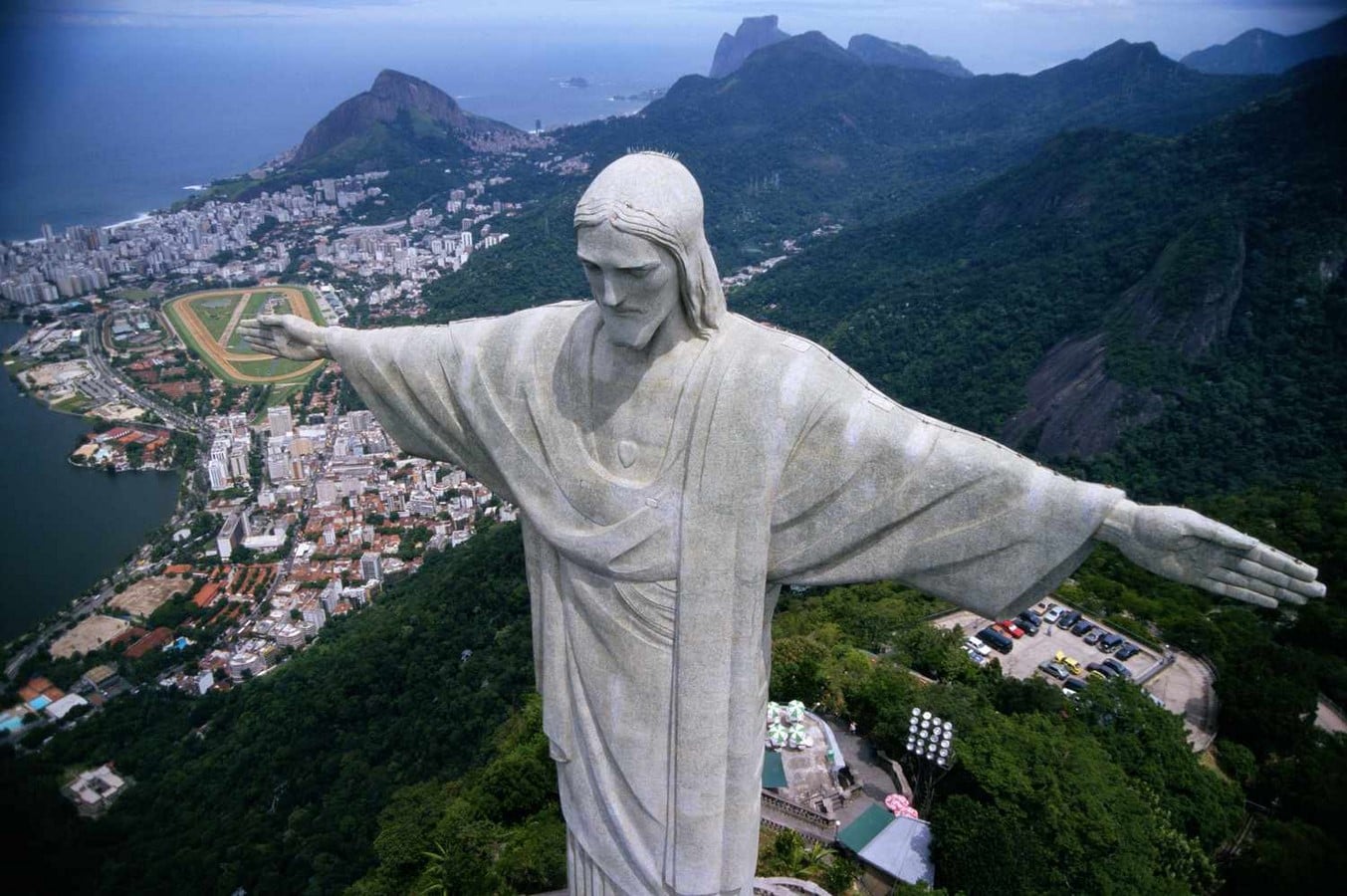 statue of christ _©https://www.thoughtco.com/reasons-why-christ-the-redeemer-statue-is-so-popular-4123653