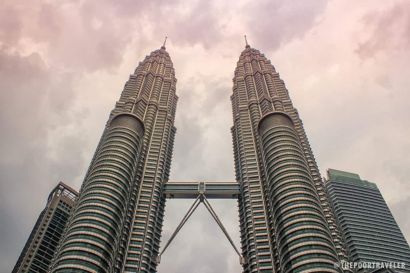 Petronas Twin Towers _©https://www.thepoortraveler.net/2011/10/petronas-towers-suria-klcc-kuala-lumpur-singapore-cruise/