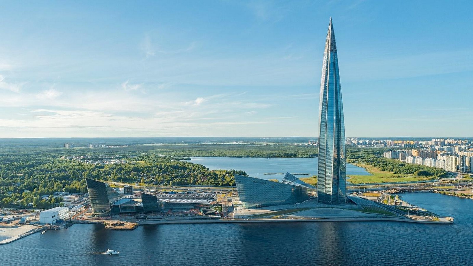 Lakhta Center_©https://en.wikipedia.org/wiki/Lakhta_Center#/media/File:%D0%9B%D0%B0%D1%85%D1%82%D0%B0_%D1%86%D0%B5%D0%BD%D1%82%D1%80_2021.jpg?w=999