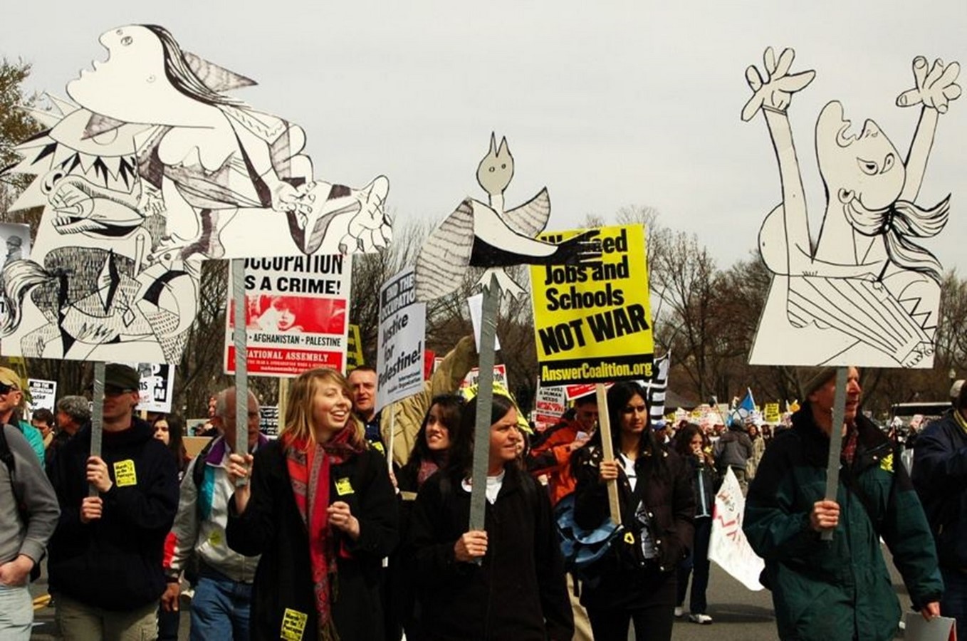 People Protesting Using Guernica details _© C. Elle