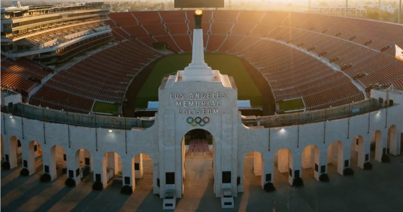 A drone aerial view shows the Los Angeles Memorial Coliseum at Exposition Park as Los Angeles County _©Photo: David McNew/Getty Images