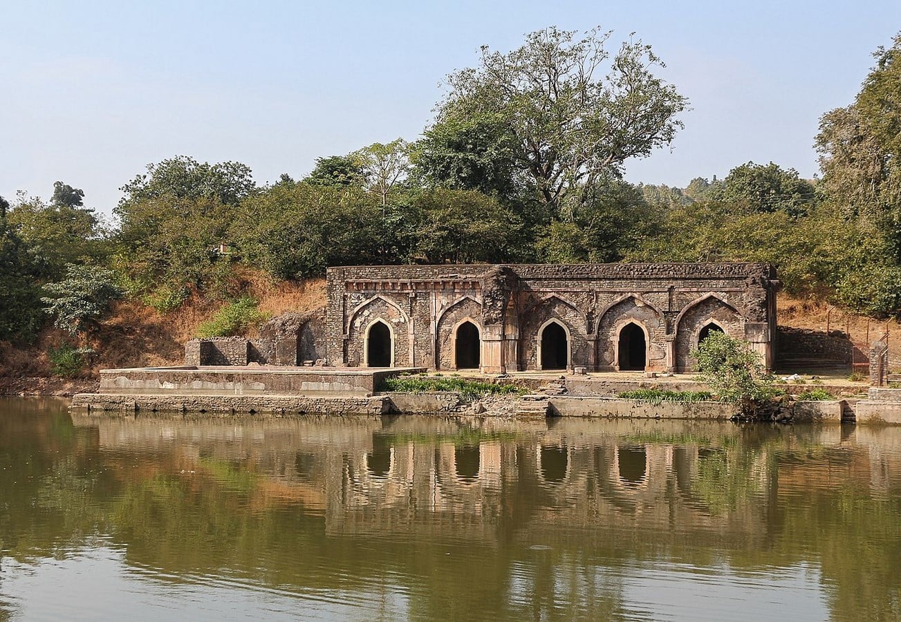An architectural review of location: Mandu, MP - Sheet5