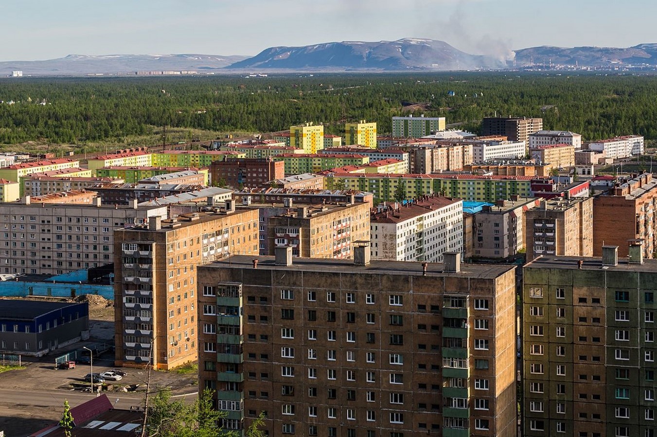 Mass-scaled Khrushchyovka in Talnakh, North Siberia_©Wikipedia