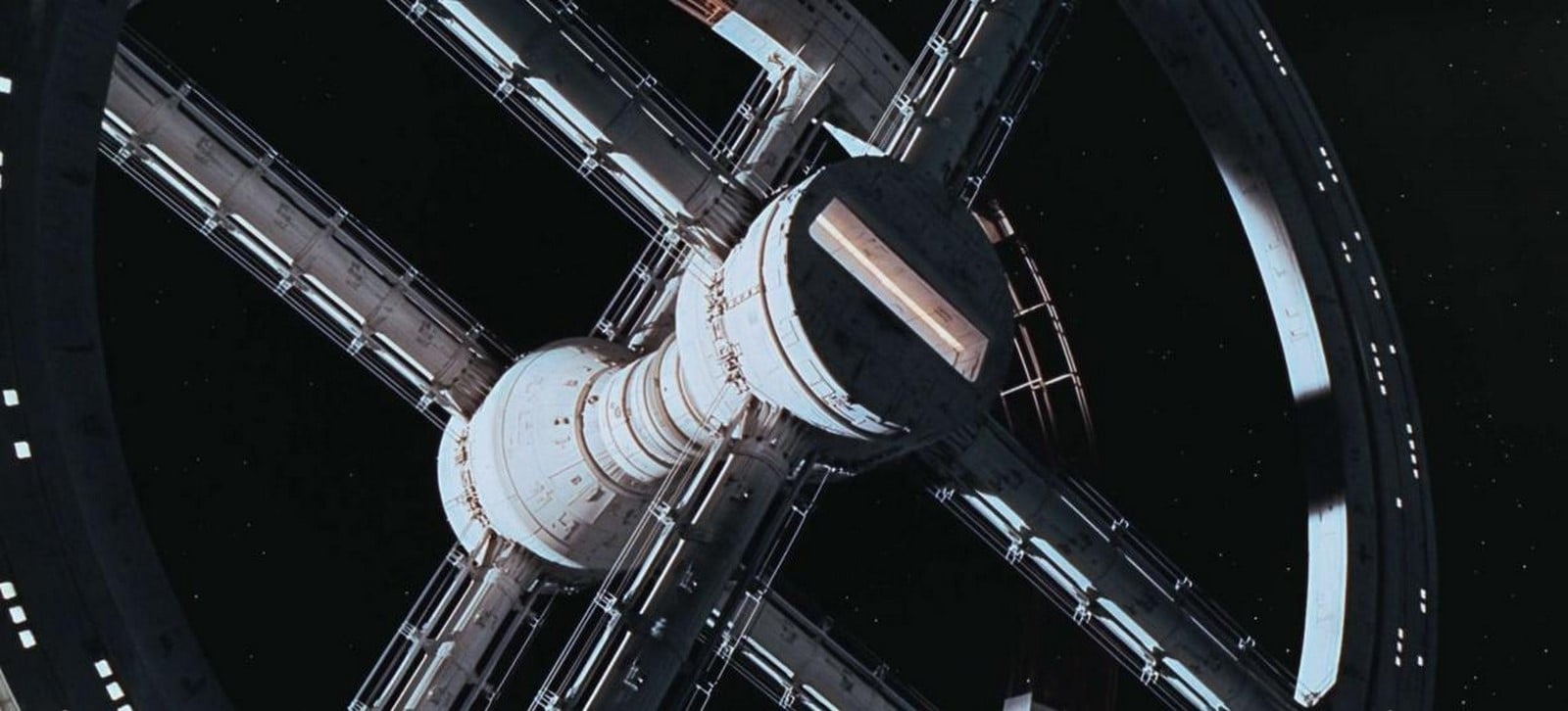 Space craft _©https://www.atlasofplaces.com/cinema/2001-a-space-odyssey/