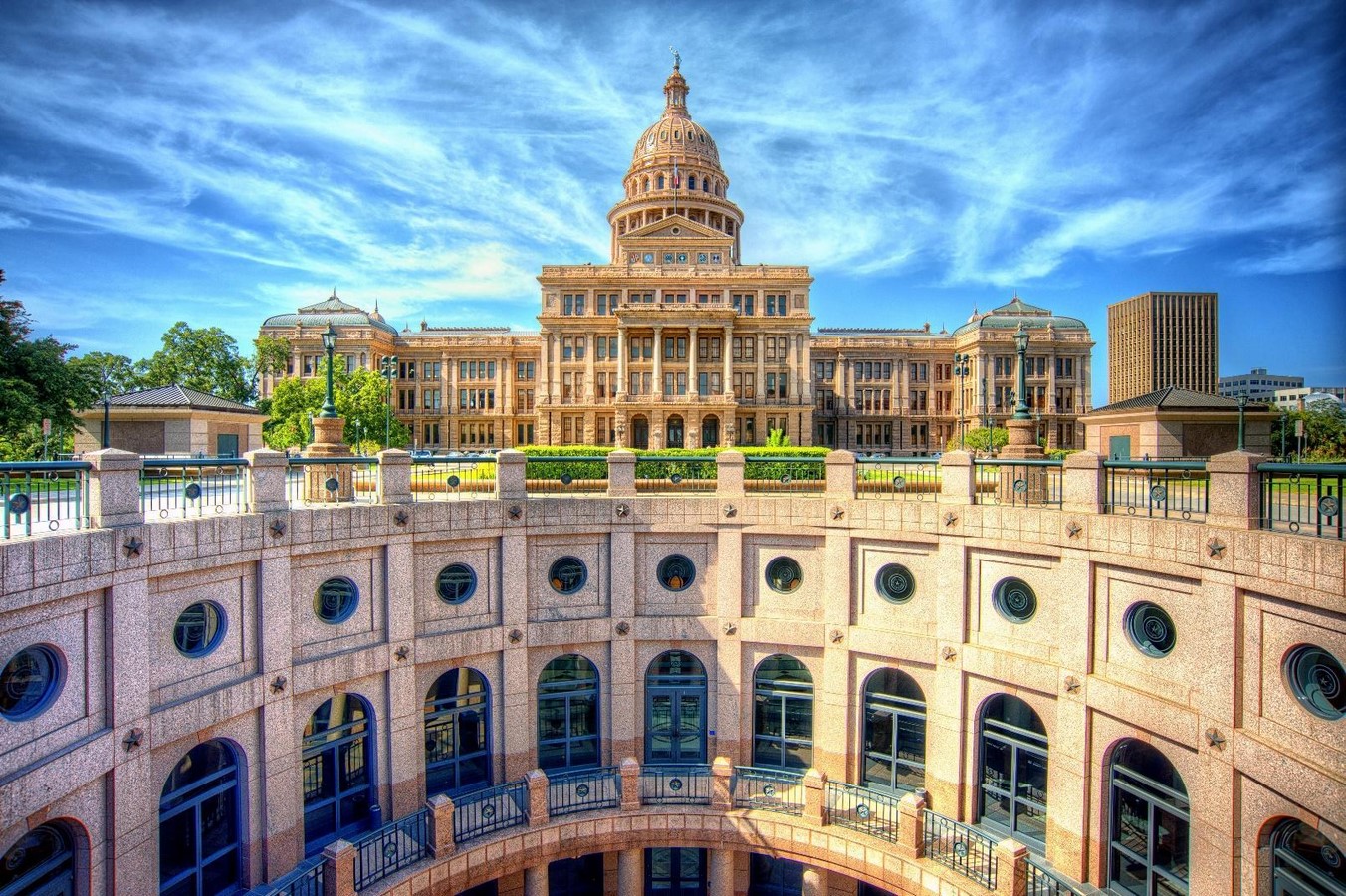 State Capitol Building _©Shutterstock