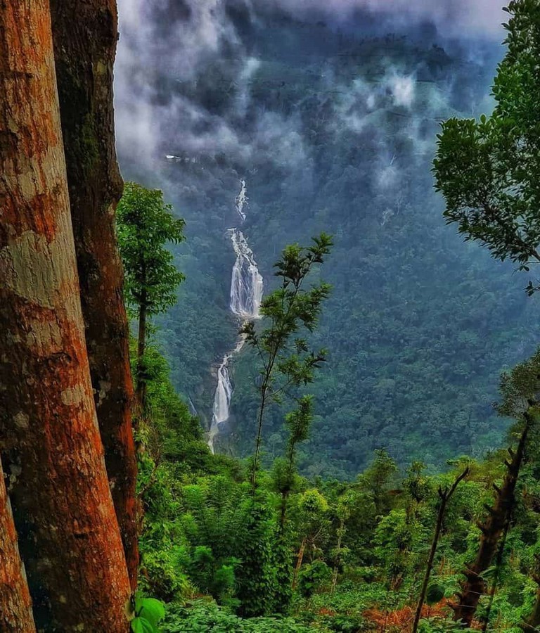 Meenmutty waterfalls_©https://www.budgetwayfarers.com/meenmutty-waterfalls-wayanad-kerela/