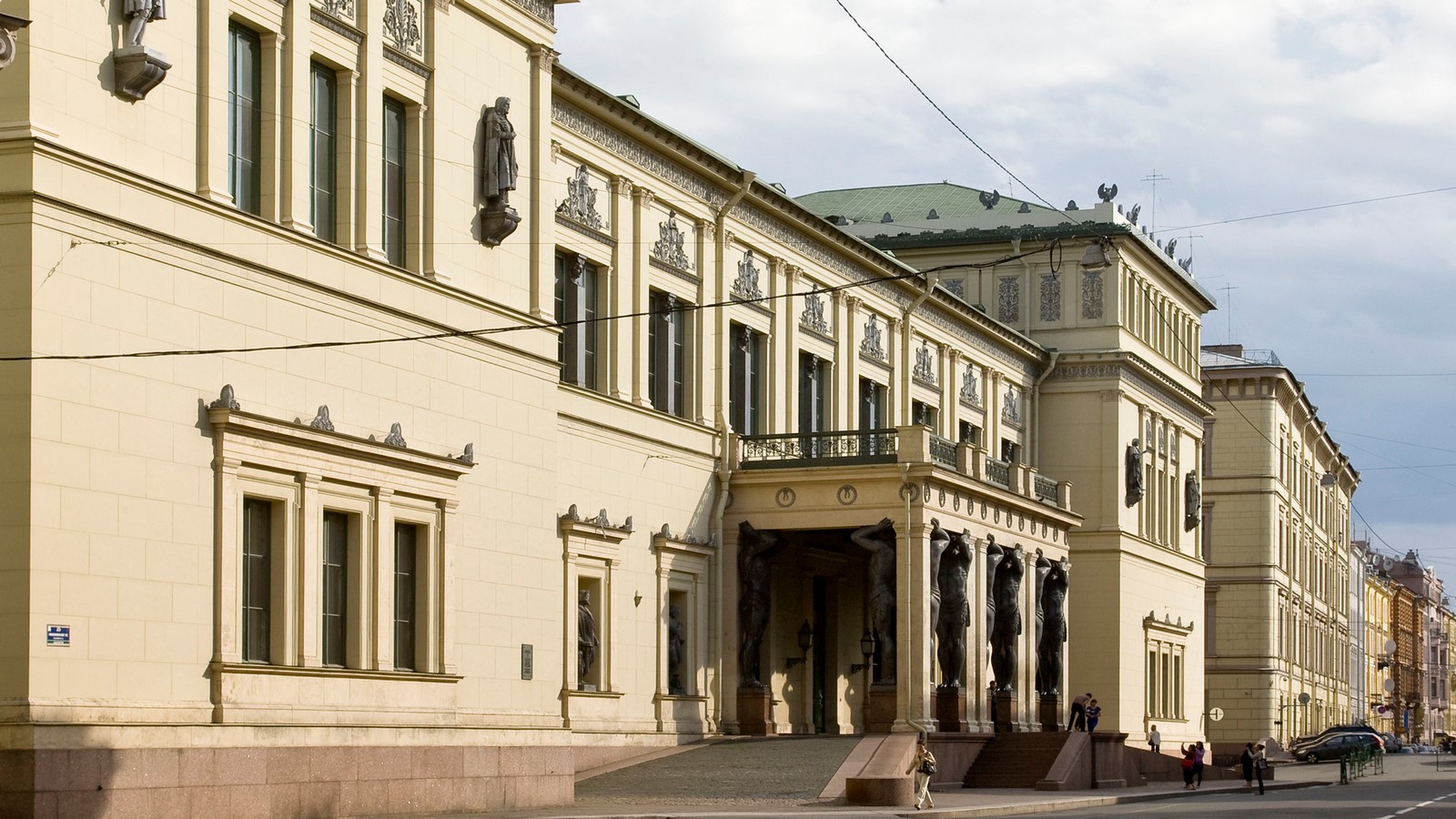 The Facade of the New Hermitage © The State