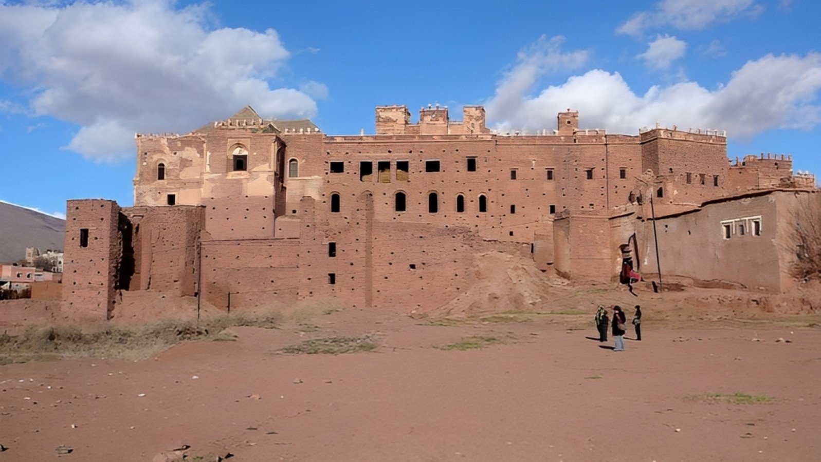 view-of-telouet-kasbah_©atlasobscura