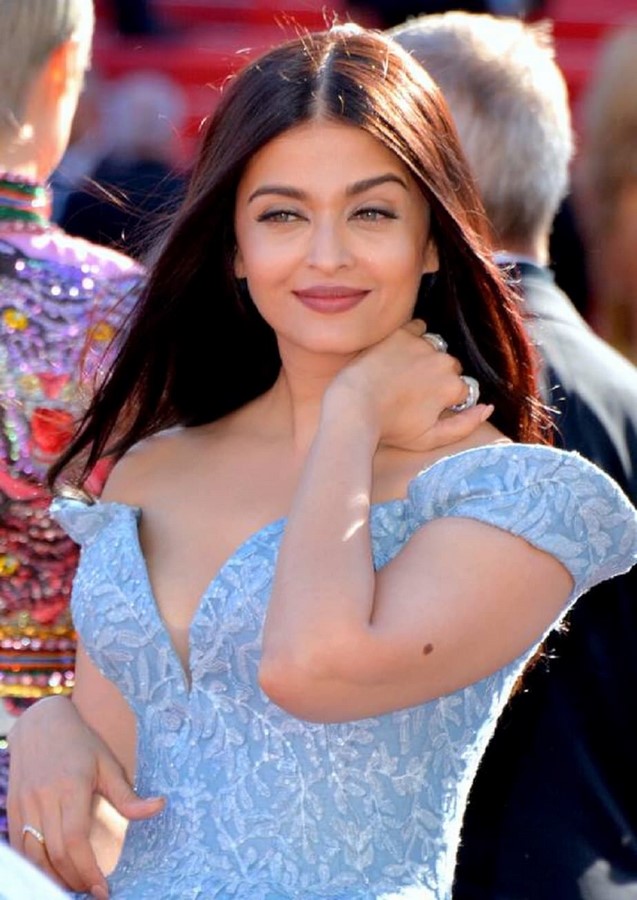 Aishwarya Rai Bachchan as an Architect - Sheet1