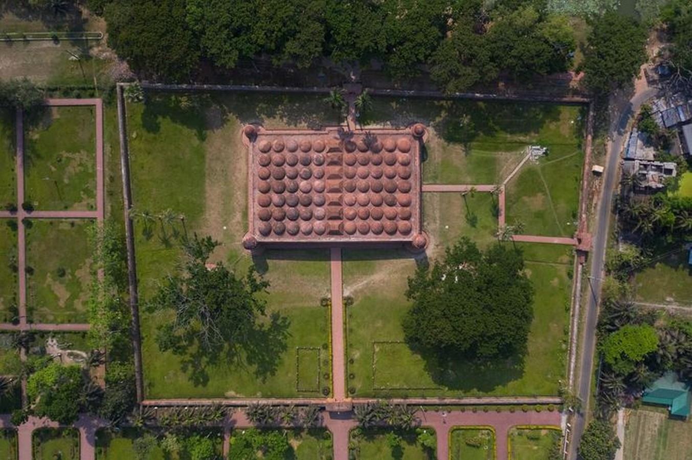 Sixty Dome Mosque – Aerial View_©https://www.pinterest.com/pin/adventurer-instagram--584834701601781720/
